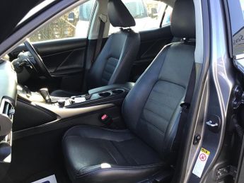Lexus IS 2.5 300h Executive Edition Saloon 4dr Petrol Hybrid E-CVT Euro 5