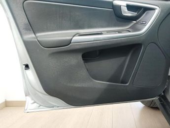 Volvo XC60 2.4 D5 SE Lux Nav Geartronic AWD Euro 5 5dr