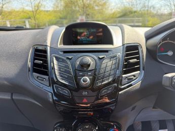 Ford Fiesta ZETEC 5-Door