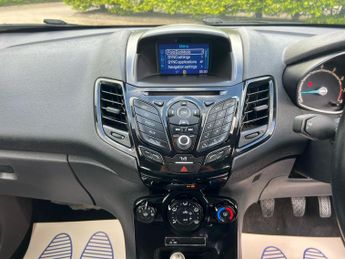 Ford Fiesta ZETEC 5-Door