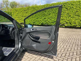 Ford Fiesta ZETEC 5-Door