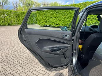 Ford Fiesta ZETEC 5-Door