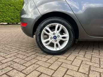 Ford Fiesta ZETEC 5-Door