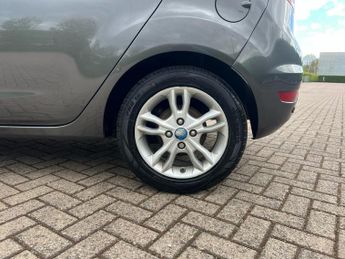 Ford Fiesta ZETEC 5-Door