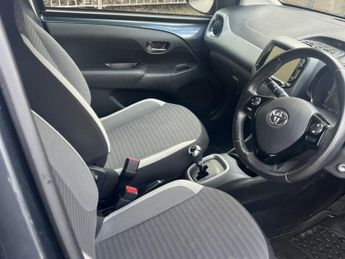 Toyota Aygo 1.0 VVT-i x-press Hatchback 5dr Petrol x-shift Euro 6 (71 ps)