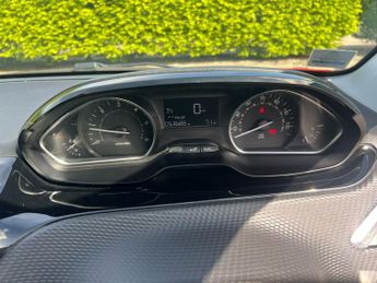 Peugeot 208 BLUE HDI S/S GT LINE 5-Door