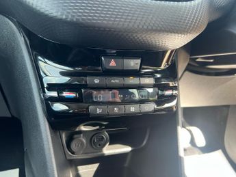Peugeot 208 BLUE HDI S/S GT LINE 5-Door