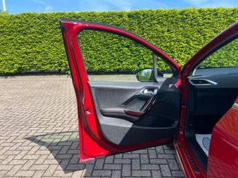Peugeot 208 BLUE HDI S/S GT LINE 5-Door