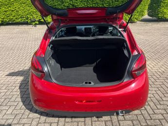 Peugeot 208 BLUE HDI S/S GT LINE 5-Door