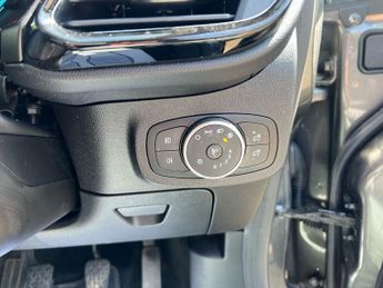Ford Fiesta TITANIUM 5-Door