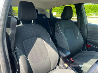Ford Fiesta TITANIUM 5-Door