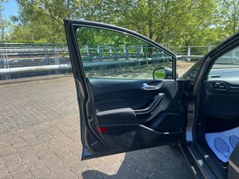 Ford Fiesta TITANIUM 5-Door