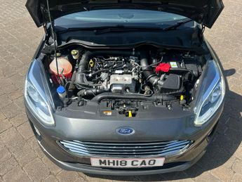 Ford Fiesta TITANIUM 5-Door