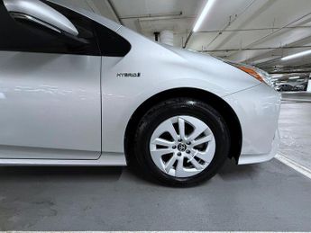 Toyota Prius 1.5 Saloon 4dr Petrol Hybrid CVT (120 g/km, 70 bhp)