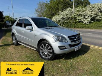 Mercedes M Class ML350 CDI BLUEEFFICIENCY GRAND EDITION 5-Door 11 SERVICES