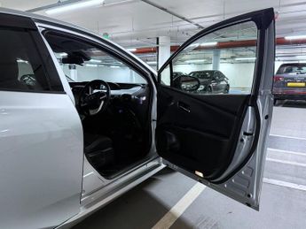 Toyota Prius 1.5 Saloon 4dr Petrol Hybrid CVT (120 g/km, 70 bhp)