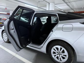 Toyota Prius 1.5 Saloon 4dr Petrol Hybrid CVT (120 g/km, 70 bhp)