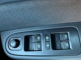 SEAT Alhambra TDI SE 5-DR AUTO 