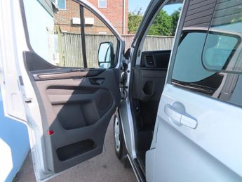 Ford Tourneo Custom 320 2.0 ECOBLUE 130 9 SEAT AUTO NEW WET BELT AIR CON CRUISE F+R 