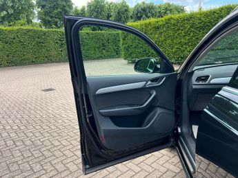 Audi Q3 TFSI SPORT 5-Door