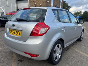 Kia Ceed 1.6 1 Hatchback 5dr Petrol Auto Euro 4 (124 bhp)