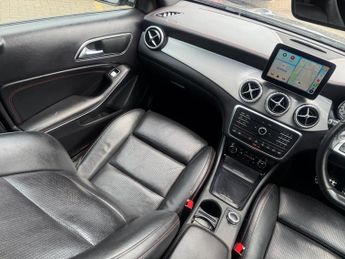 Mercedes-Benz GLA 2.1 GLA220d AMG Line (Premium) SUV 5dr Diesel 7G-DCT 4MATIC Euro