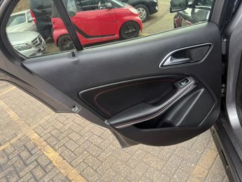 Mercedes-Benz GLA 2.1 GLA220d AMG Line (Premium) SUV 5dr Diesel 7G-DCT 4MATIC Euro