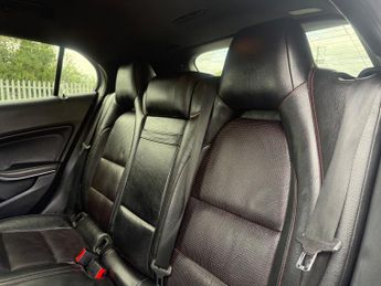 Mercedes-Benz GLA 2.1 GLA220d AMG Line (Premium) SUV 5dr Diesel 7G-DCT 4MATIC Euro