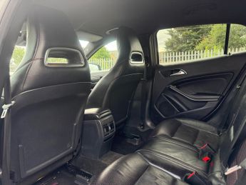 Mercedes-Benz GLA 2.1 GLA220d AMG Line (Premium) SUV 5dr Diesel 7G-DCT 4MATIC Euro