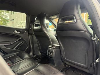 Mercedes-Benz GLA 2.1 GLA220d AMG Line (Premium) SUV 5dr Diesel 7G-DCT 4MATIC Euro