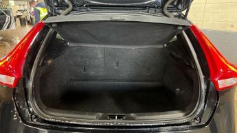 Volvo V40 1.6 D2 SE Lux Hatchback 5dr Diesel Manual Euro 5 (s/s) (115 ps)