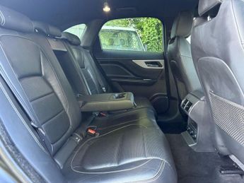 Jaguar F-Pace 2.0 D180 R-Sport SUV 5dr Diesel Auto AWD Euro 6 (s/s) (180 ps)