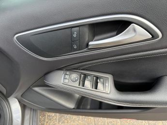 Mercedes-Benz A Class 2.1 A200d Sport (Premium) Hatchback 5dr Diesel 7G-DCT Euro 6 (s/