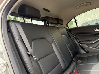 Mercedes-Benz A Class 2.1 A200d Sport (Premium) Hatchback 5dr Diesel 7G-DCT Euro 6 (s/