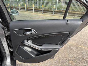 Mercedes-Benz A Class 2.1 A200d Sport (Premium) Hatchback 5dr Diesel 7G-DCT Euro 6 (s/