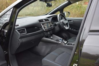Nissan LEAF 39kWh N-Connecta Auto 5dr