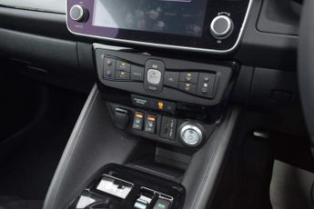 Nissan LEAF 39kWh N-Connecta Auto 5dr