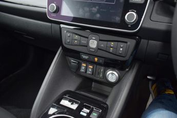 Nissan LEAF 39kWh N-Connecta Auto 5dr