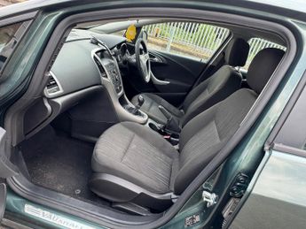 Vauxhall Astra 1.6 16v Exclusiv Hatchback 5dr Petrol Manual Euro 5 (115 ps)