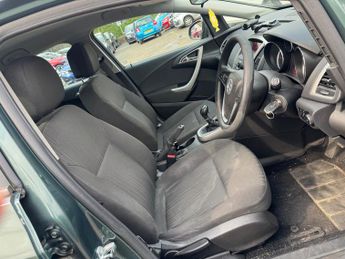 Vauxhall Astra 1.6 16v Exclusiv Hatchback 5dr Petrol Manual Euro 5 (115 ps)