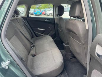 Vauxhall Astra 1.6 16v Exclusiv Hatchback 5dr Petrol Manual Euro 5 (115 ps)