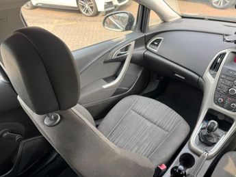 Vauxhall Astra 1.6 16v Exclusiv Hatchback 5dr Petrol Manual Euro 5 (115 ps)