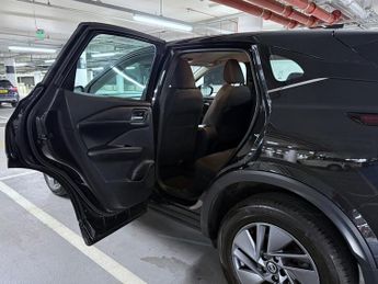 Nissan Qashqai 1.3 DIG-T MHEV Acenta Premium SUV 5dr Petrol Hybrid XTRON Euro 6