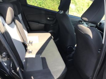 Toyota Yaris 1.5 VVT-i Design Hatchback 5dr Petrol Manual Euro 6 (111 ps)