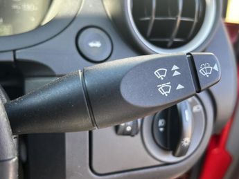 Ford Fiesta 1.4 Zetec Hatchback 5dr Petrol Manual PDI + 20 SERVICE STAMPS