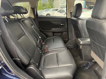 Mitsubishi Outlander 2.2 DI-D GX3 SUV 5dr Diesel Auto 4WD Euro 6 (147 ps)
