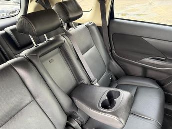 Mitsubishi Outlander 2.2 DI-D GX3 SUV 5dr Diesel Auto 4WD Euro 6 (147 ps)
