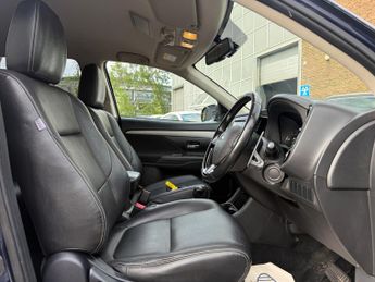 Mitsubishi Outlander 2.2 DI-D GX3 SUV 5dr Diesel Auto 4WD Euro 6 (147 ps)