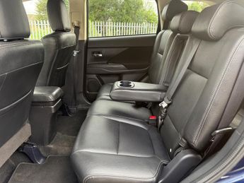 Mitsubishi Outlander 2.2 DI-D GX3 SUV 5dr Diesel Auto 4WD Euro 6 (147 ps)
