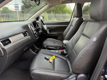 Mitsubishi Outlander 2.2 DI-D GX3 SUV 5dr Diesel Auto 4WD Euro 6 (147 ps)